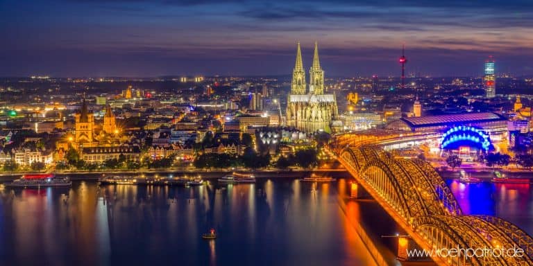 Skyline von Köln bei Nacht - Panoramabilder - Koelnpatriot.de