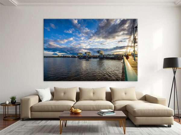 KPML_057_Wolkenspiel-ueber-den-Kranhaeusern-Severinsbruecke-Suedbruecke-Wandansicht-Wohnzimmer-6